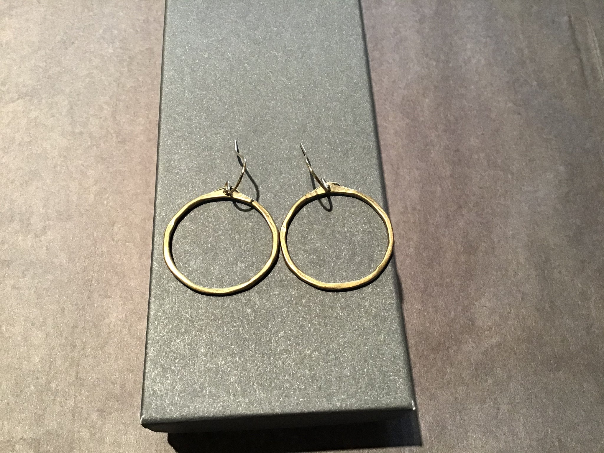Medium O Earring Bronze