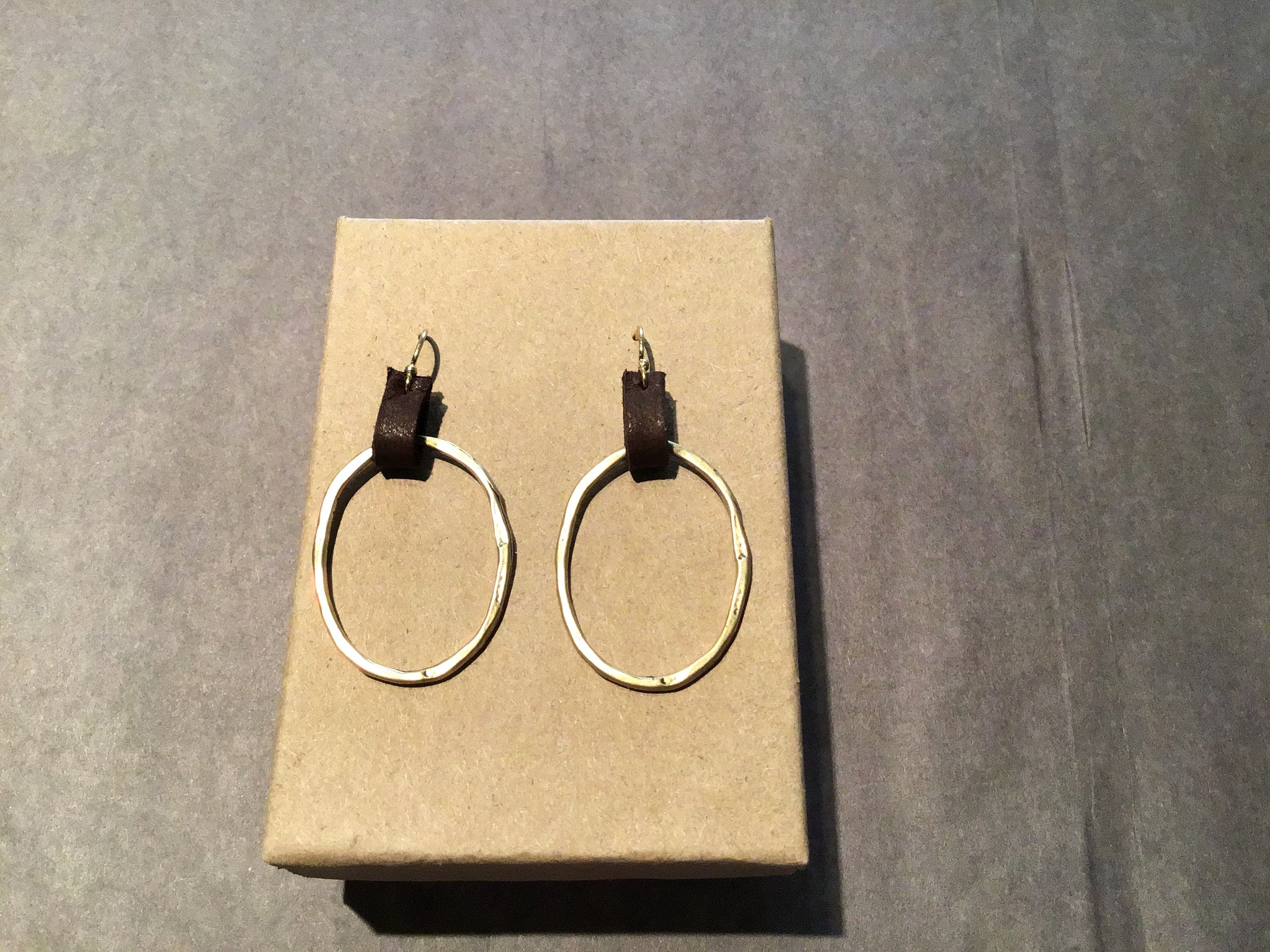 Medium Hammered Oval w/ Leather Tab Bronze/silver