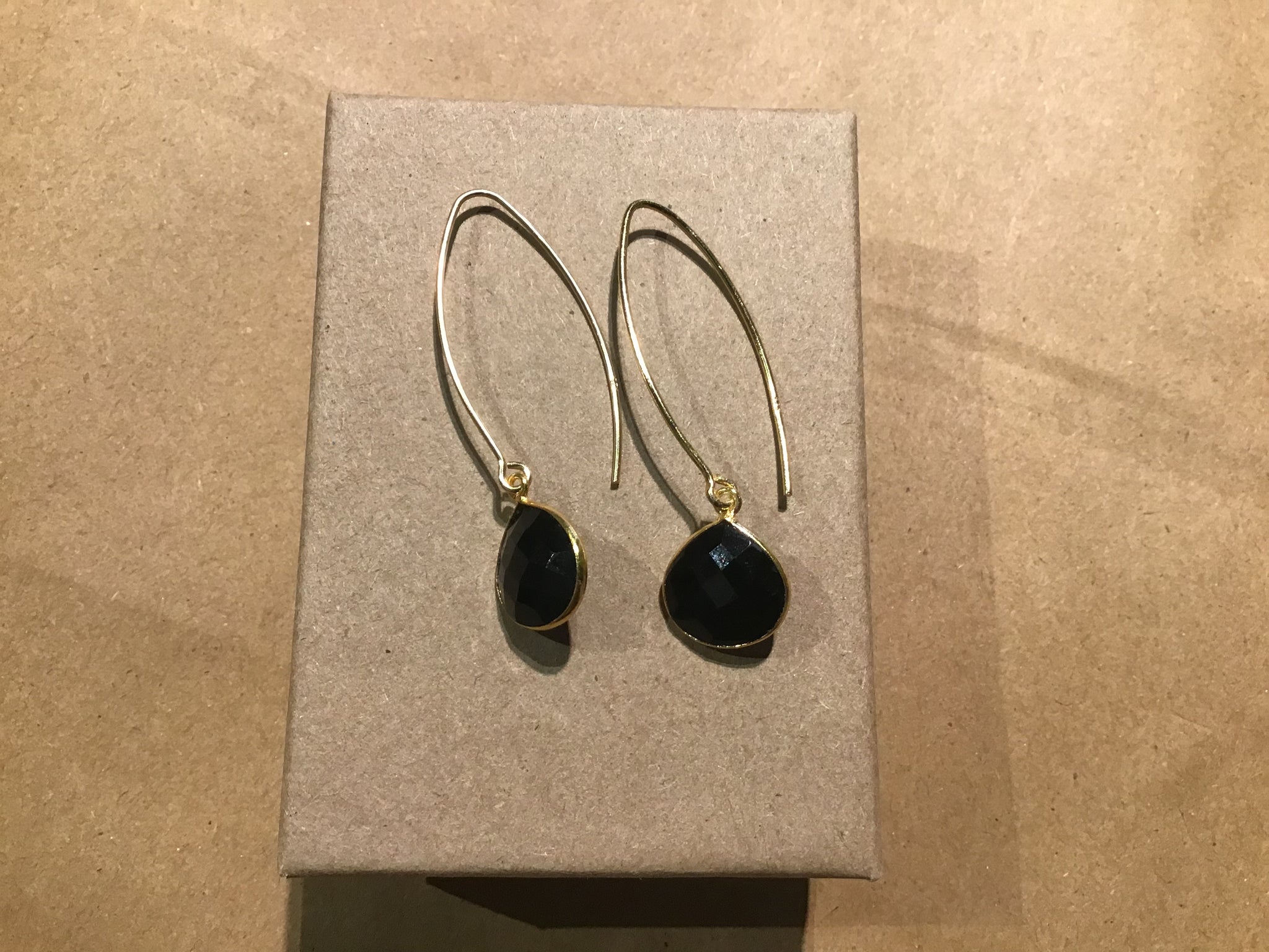 Earring Teardrop Gem on Wire