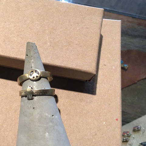 Hammered ring with symbol